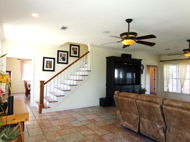 208 Rue De Levert, Raceland, LA 70394