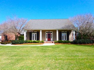 208 Rue De Levert, Raceland, LA 70394