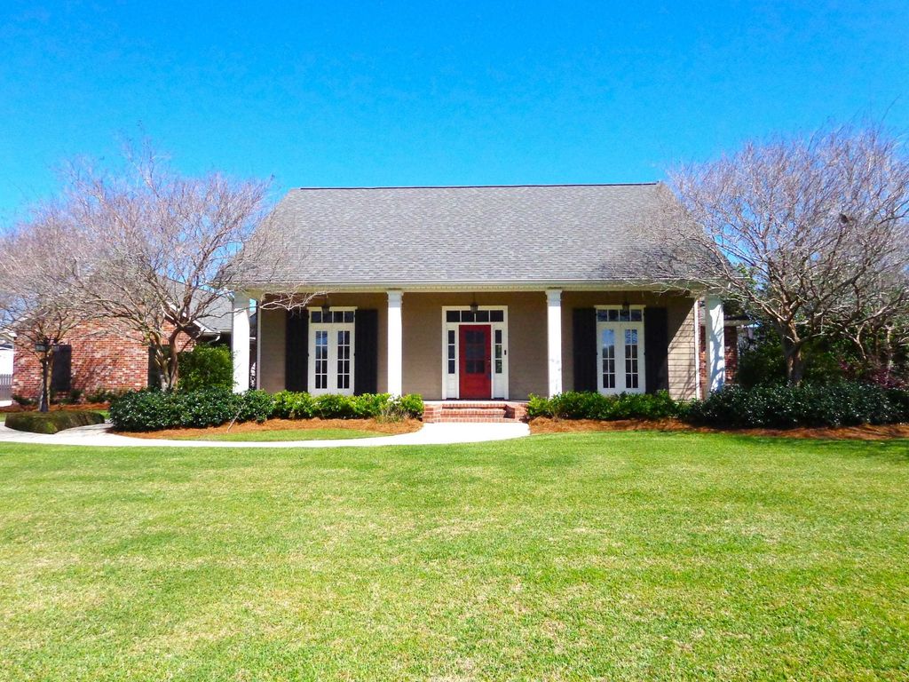 208 Rue De Levert, Raceland, LA 70394