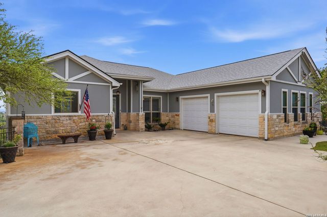 1253 Sundown Trl, Fischer, TX 78623