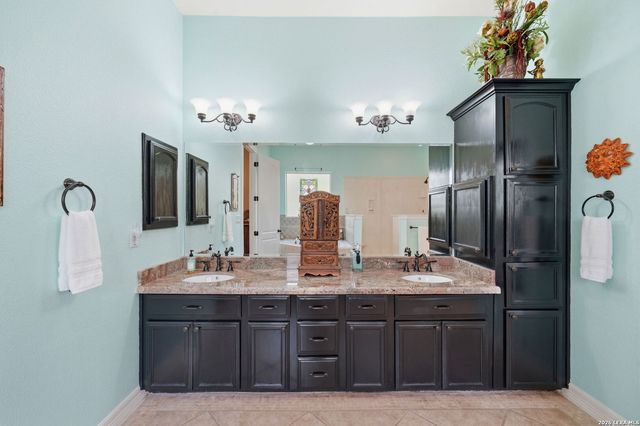 1253 Sundown Trl, Fischer, TX 78623