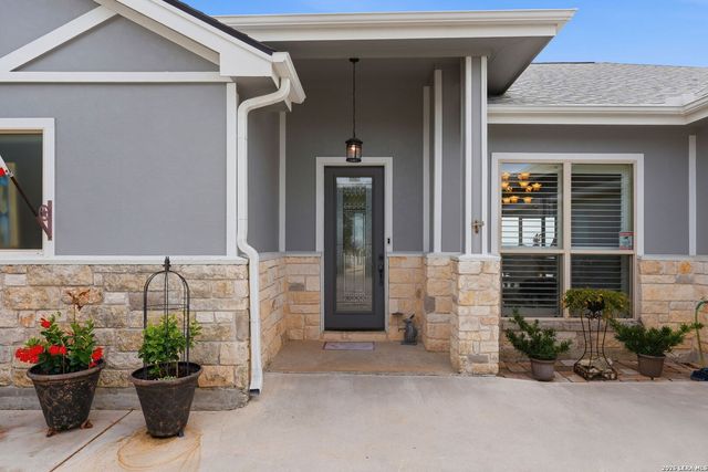 1253 Sundown Trl, Fischer, TX 78623
