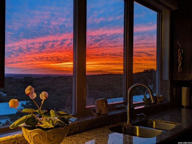 1253 Sundown Trl, Fischer, TX 78623