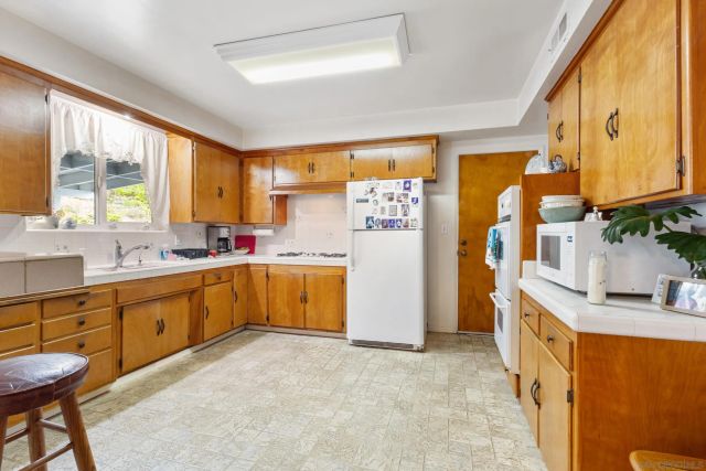 1724 S Santa Fe Ave, Vista, CA 92084