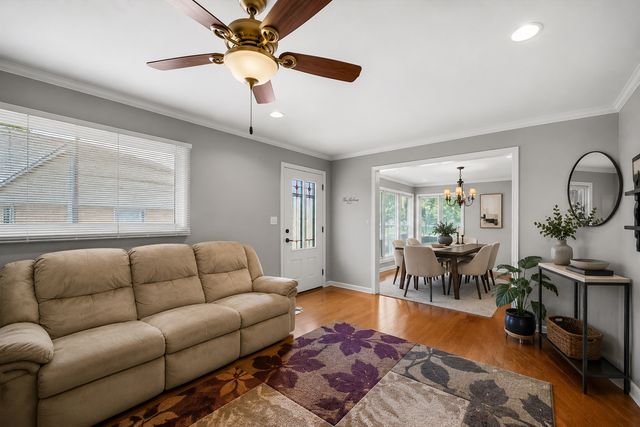 128 N Hale Avenue, Bartlett, IL 60103