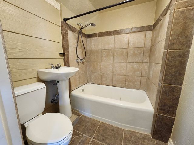 1010 SW 5th St, Andrews, TX 79714