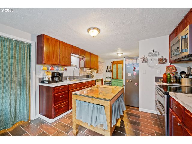 722 2ND Ave, Castle Rock, WA 98611