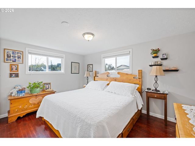 722 2ND Ave, Castle Rock, WA 98611