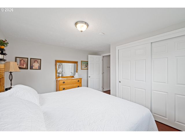 722 2ND Ave, Castle Rock, WA 98611