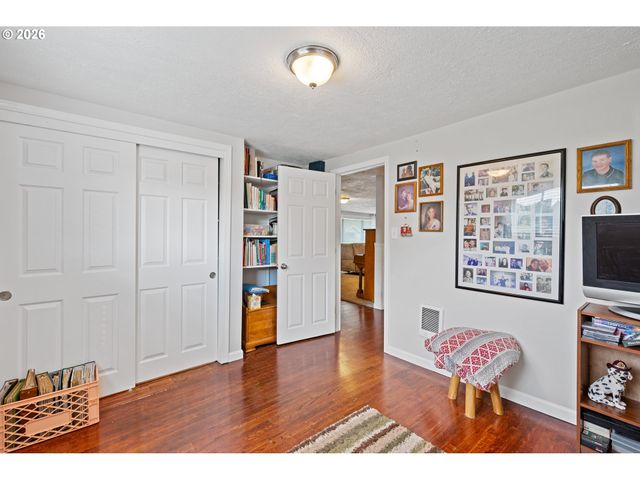 722 2ND Ave, Castle Rock, WA 98611