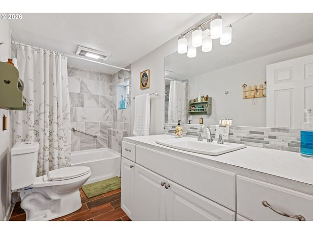 722 2ND Ave, Castle Rock, WA 98611