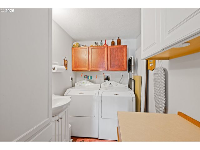 722 2ND Ave, Castle Rock, WA 98611