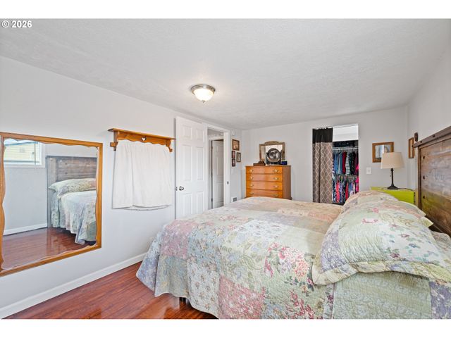 722 2ND Ave, Castle Rock, WA 98611