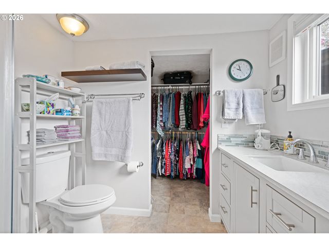 722 2ND Ave, Castle Rock, WA 98611