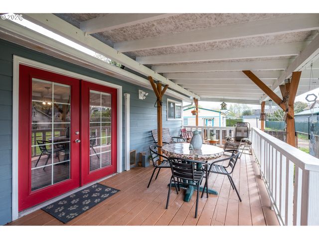 722 2ND Ave, Castle Rock, WA 98611
