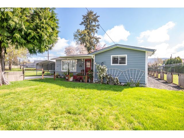 722 2ND Ave, Castle Rock, WA 98611