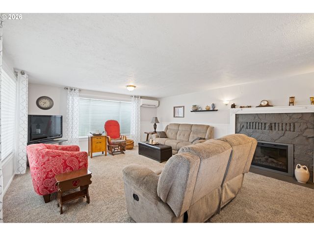 722 2ND Ave, Castle Rock, WA 98611