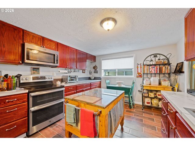 722 2ND Ave, Castle Rock, WA 98611