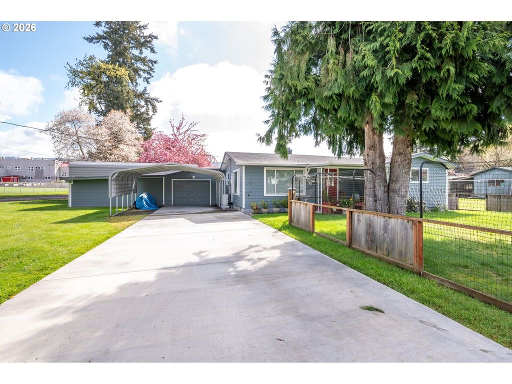 722 2ND Ave, Castle Rock, WA 98611