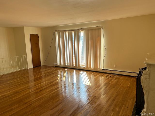 24615 137th Avenue, Rosedale, NY 11422