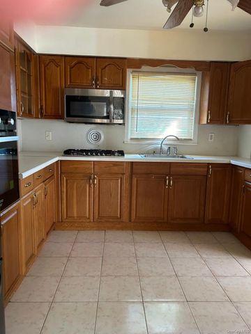 24615 137th Avenue, Rosedale, NY 11422