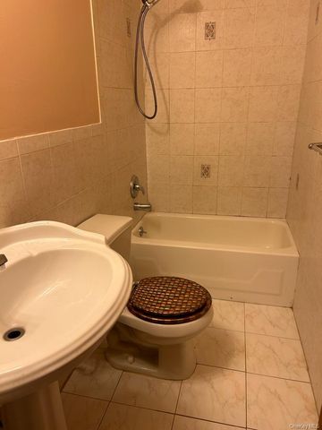 24615 137th Avenue, Rosedale, NY 11422