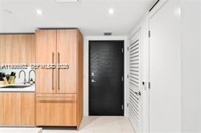 9901 W Bay Harbor Dr 305, Bay Harbor Islands, FL 33154