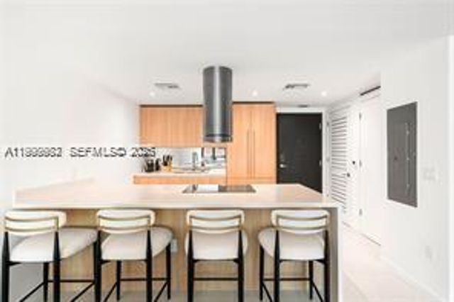 9901 W Bay Harbor Dr 305, Bay Harbor Islands, FL 33154