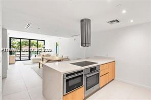 9901 W Bay Harbor Dr 305, Bay Harbor Islands, FL 33154