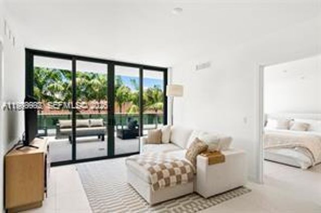 9901 W Bay Harbor Dr 305, Bay Harbor Islands, FL 33154