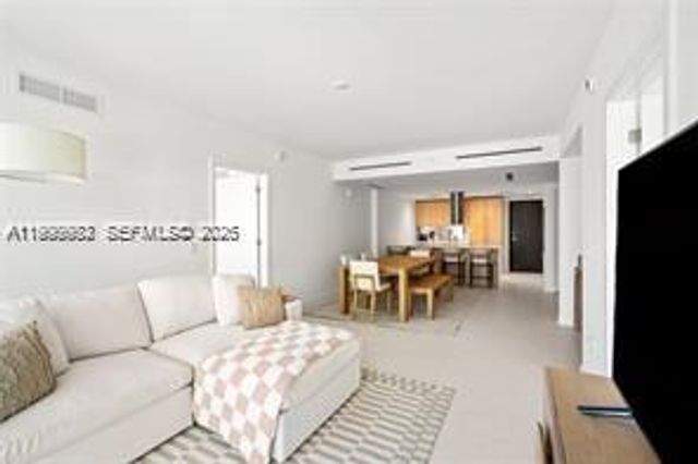 9901 W Bay Harbor Dr 305, Bay Harbor Islands, FL 33154