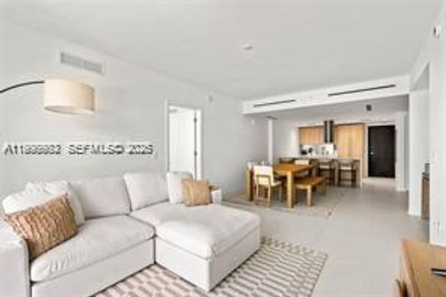 9901 W Bay Harbor Dr 305, Bay Harbor Islands, FL 33154