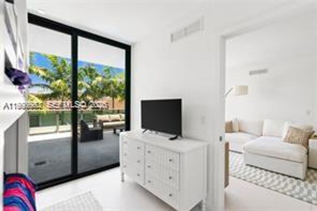 9901 W Bay Harbor Dr 305, Bay Harbor Islands, FL 33154