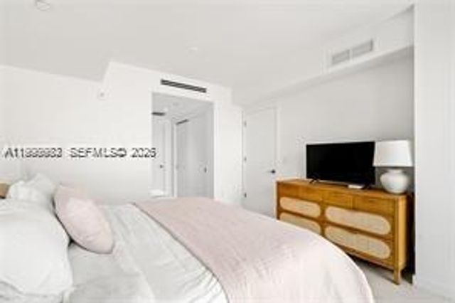 9901 W Bay Harbor Dr 305, Bay Harbor Islands, FL 33154