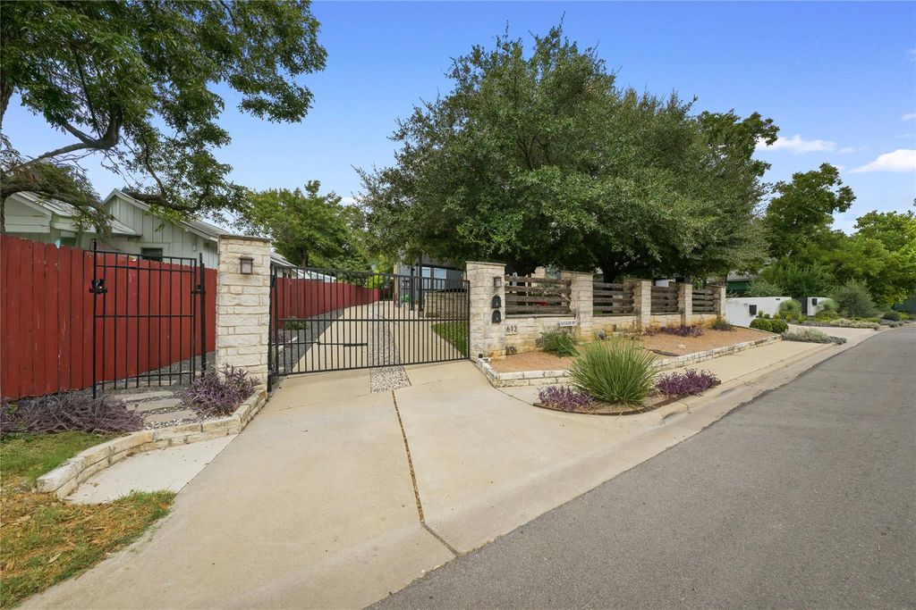 1612 S 3rd ST B, Austin, TX 78704
