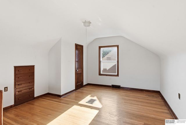 4848 Woolworth Avenue, Omaha, NE 68106