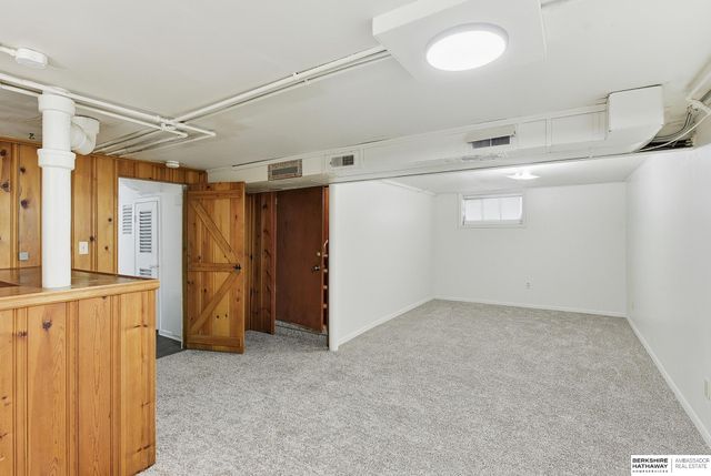 4848 Woolworth Avenue, Omaha, NE 68106