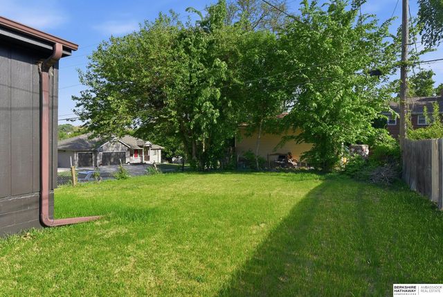 4848 Woolworth Avenue, Omaha, NE 68106