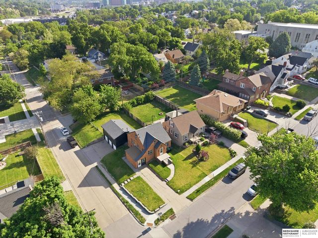 4848 Woolworth Avenue, Omaha, NE 68106