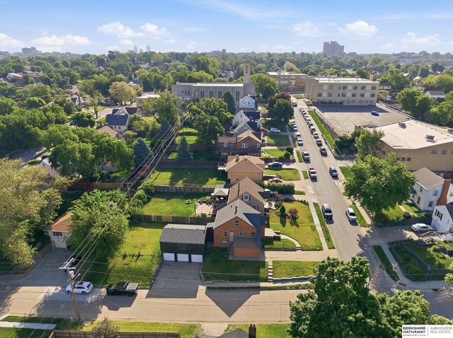 4848 Woolworth Avenue, Omaha, NE 68106