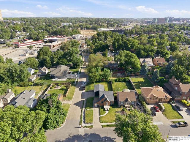 4848 Woolworth Avenue, Omaha, NE 68106