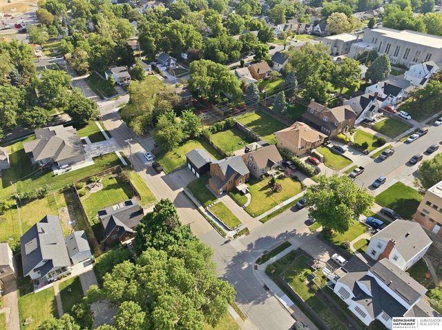 4848 Woolworth Avenue, Omaha, NE 68106
