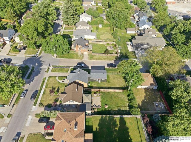 4848 Woolworth Avenue, Omaha, NE 68106