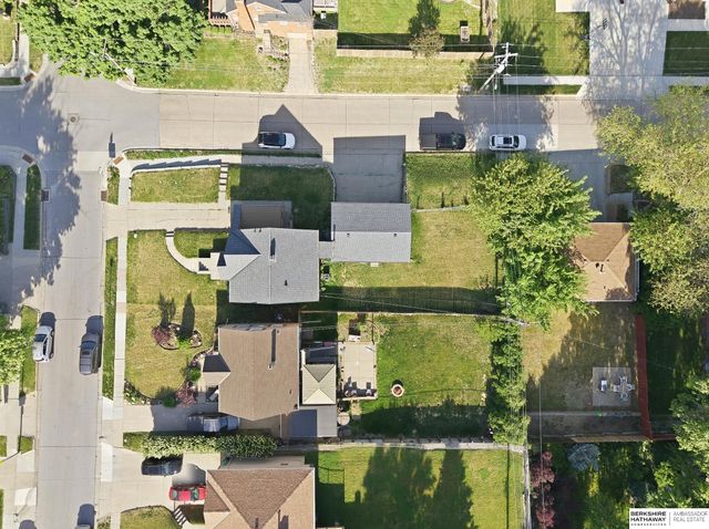 4848 Woolworth Avenue, Omaha, NE 68106