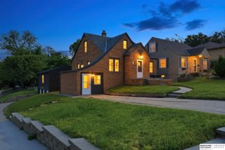 4848 Woolworth Avenue, Omaha, NE 68106