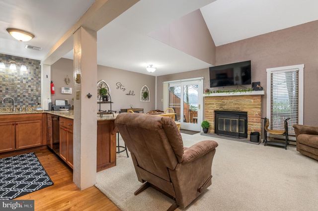 87 WARBLER CT, Lake Harmony, PA 18624