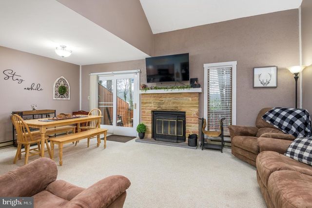 87 WARBLER CT, Lake Harmony, PA 18624