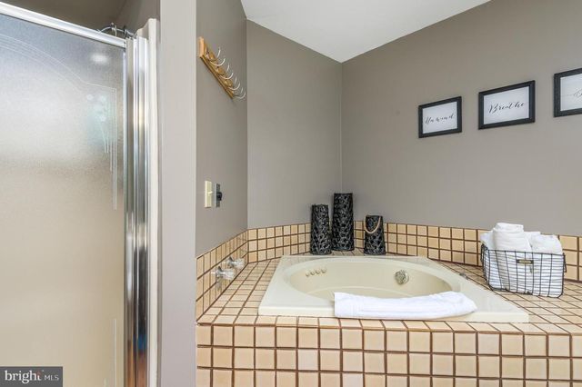 87 WARBLER CT, Lake Harmony, PA 18624