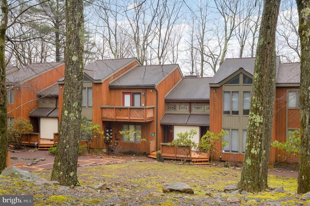 87 WARBLER CT, Lake Harmony, PA 18624