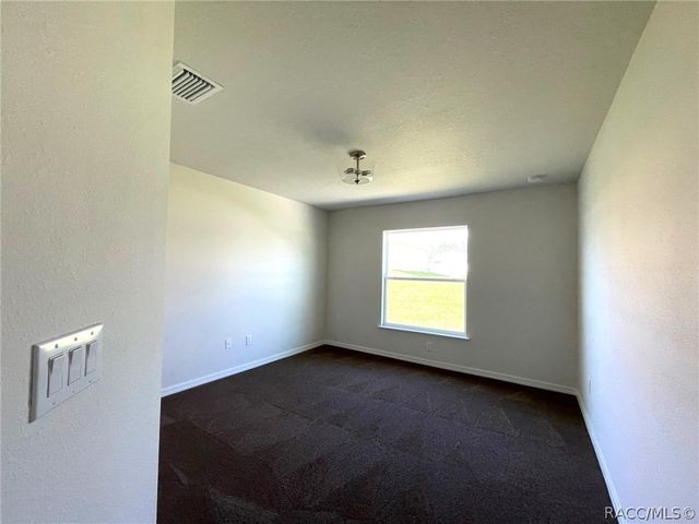 679 W Walkertown Drive, Dunnellon, FL 34434